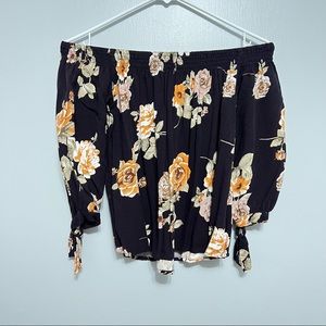 One Clothing Off-Shoulder Floral Top Size S L-259